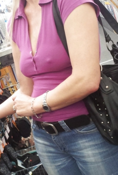 Shopping nipple, harte Nippel beim einkaufen, voyeur