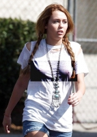 Miley cyrus crotch shot