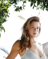 Amanda Righetti 1