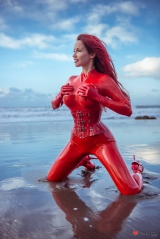 Bianca Baeuchamp Latex red 2