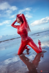 Bianca Baeuchamp Latex red 2