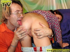 Girl sucks and pisses - N