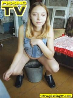 Teen pissing in bail - N