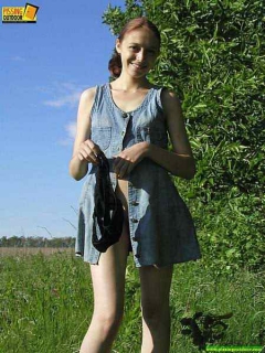 Perverted babe peeing - N