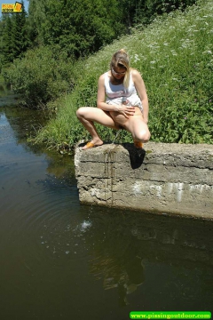 Pissing blonde - N