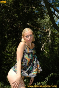 Forest pissing - N