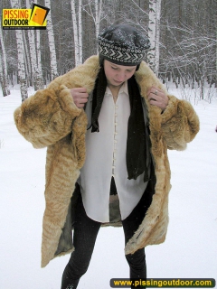 Winter outdoor pissing teen - N