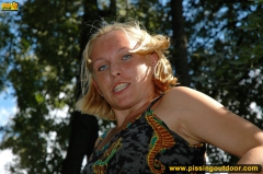 Teen blonde pissing outdoor on tubes - N