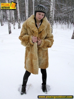 Pissing outdoor in the snow in winter day - N