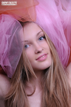 Gorgeous naked beauty - N