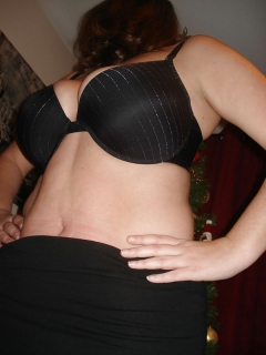 Woman their sell bras on the net - N