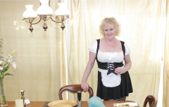 A hot maid - N