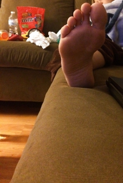 My gf\'s feet and ass please comment! - N
