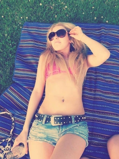 Athletic blonde teen - sports mad girl likes to reavel her t - N