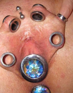 extreme pussy piercing - N