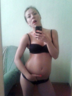 Naked phone selfies - teen tries out her new mobile - N