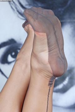 Full Fashion stocking feet and legs. - N