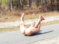 Nudiste en balade coquine - N