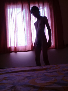 Naked under the curtain - N