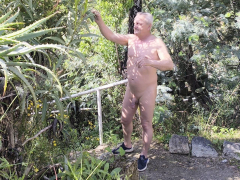 je me balade nu dans la nature - N