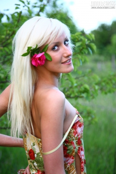 Girl with pink flowers - N
