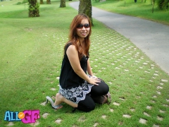 Asian girlfriend shows bushy - N
