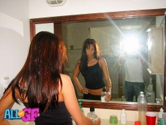 Young girlfriend shows off - N