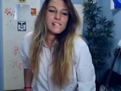 her-vibrator-reacts-to-people-tipping-her