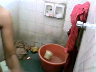 Desi Girl Bathing at DrTuber