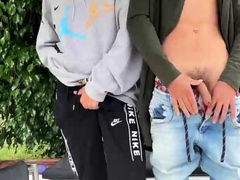 straightbait-amateur-twink-receives-a-gay-bj