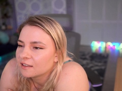 Amateur blonde fucking in stockings on video