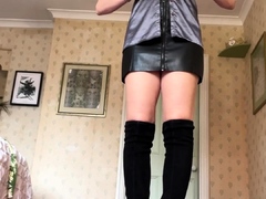 Cumshot amateur MILF suck and jerks dude in the bedroom