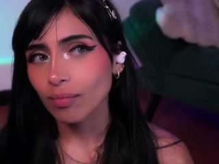 Brunette Solo Webcam Masturbation