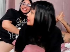 Webcams teen lesbian