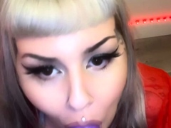 Masturbating loving babe solo toy plays with enthusiasm