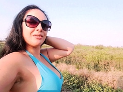 amateur-outdoor-brunette-masturbates