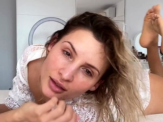 Brunette Solo Webcam Masturbation