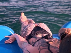 amateur-outdoor-brunette-masturbates