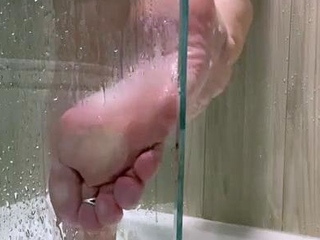 Lezlyan aka la_little_dancer_feet OnlyFans - SHOWER FOOT