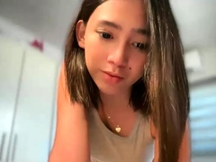 amateur-blonde-teen-plays-solo-with-toy-webcam-porn